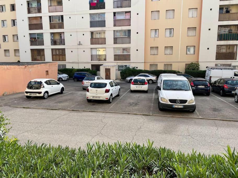 Jolie Charmant T3 Refait A Neuf A Марсилия Екстериор снимка